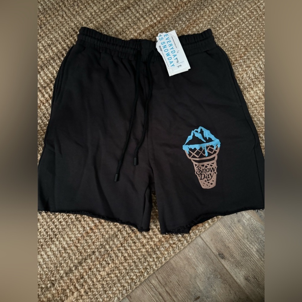 SNOW DAY ICE CREAM LOOPED SHORTS